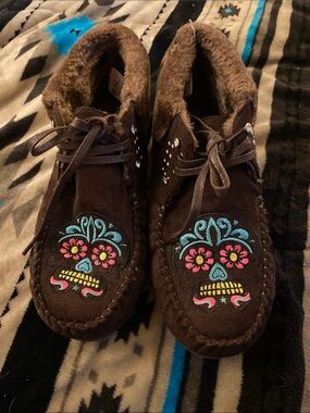 Montana West Brown women Moccasin Slippers with Colorful Embroidered Sugar Skull